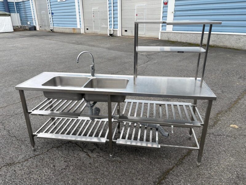 Mitat: 2200 x 620 mm