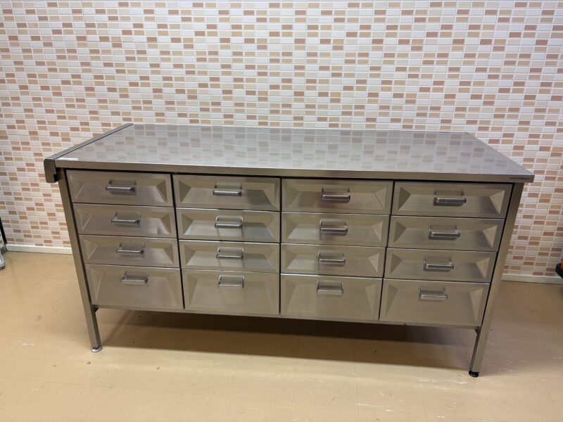 Mitat: 1700 x 700 mm