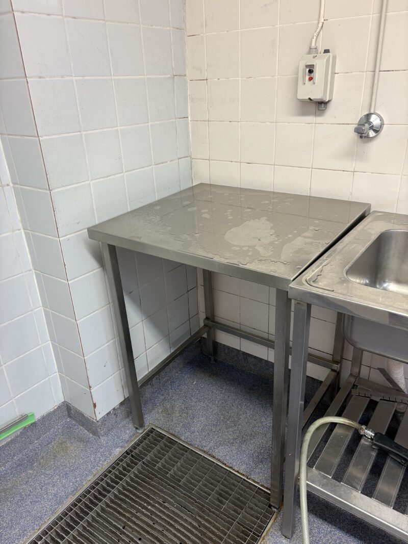 Mitat: 700 x 620 x 900 mm