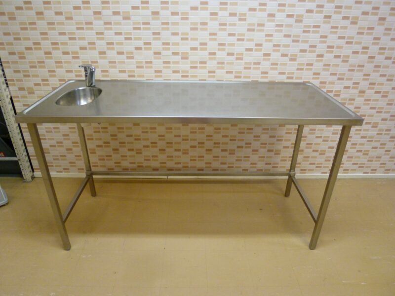 Mitat. 1600 x 650 mm