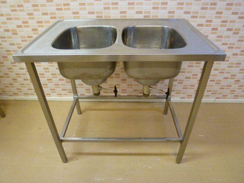Mitat: 950 x 650 mm.