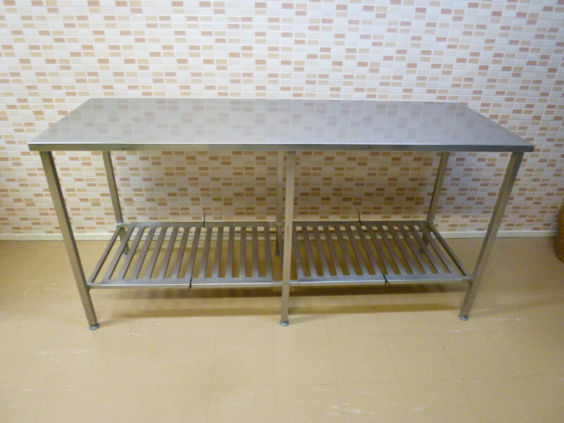 Mitat: 1800 x 620 mm