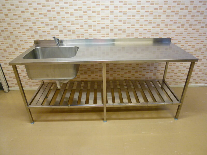 Mitat: 2000 x 700 mm, allas 600 x 450 x 300 mm