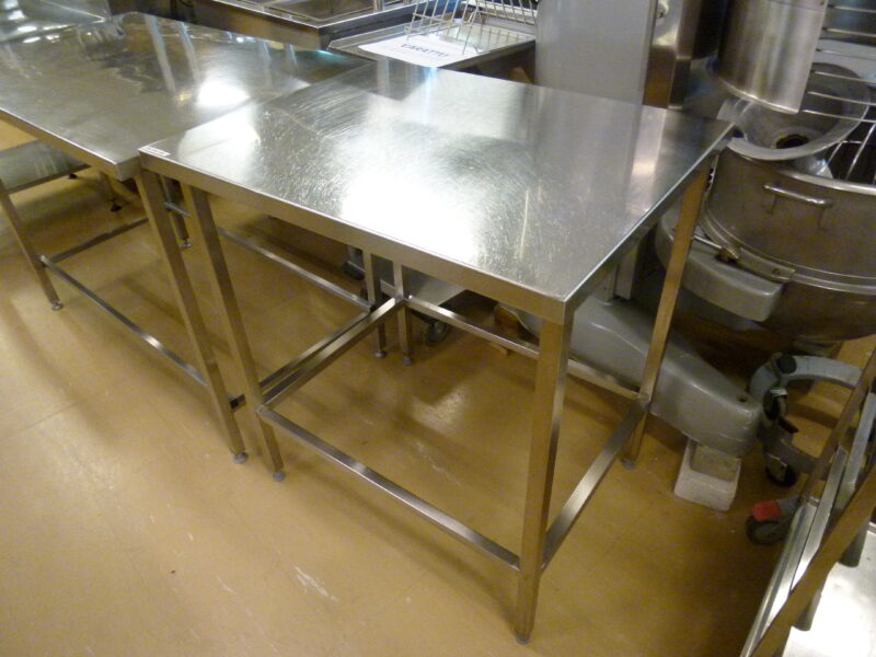 Mitat: 800 x 650 x 900 mm