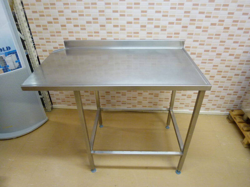 Mitat: 1100 X 650 X 900 mm