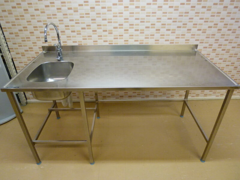 Mitat: 1700 x 800 x 1680 mm