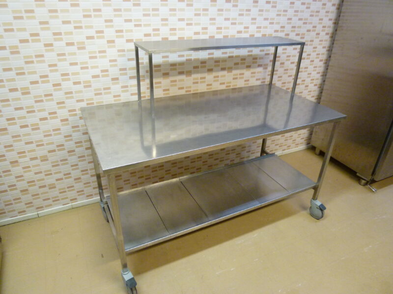 Mitat: 1600 x 800 x 1300 mm