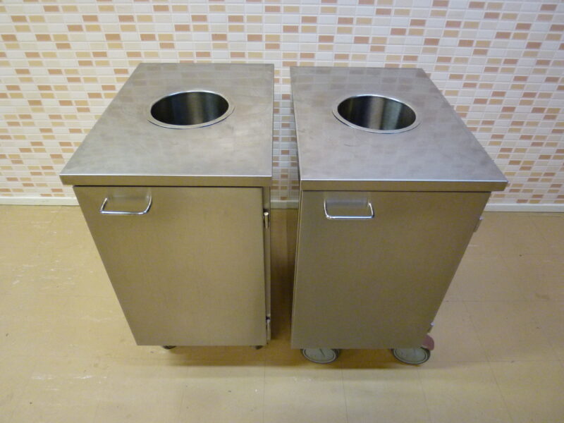 Mitat: 400 x 580 x 780 mm