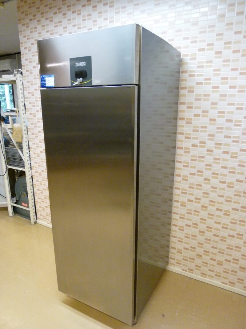 Zanussi kylmäkaappi (ns. nollakaappi) 700 mm (vm.-22)
