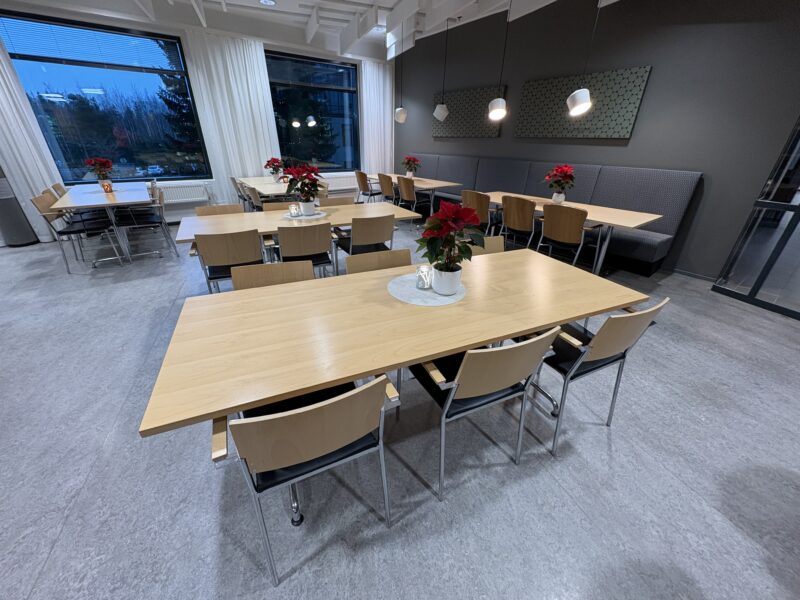 Isku tuolit ja pöydät